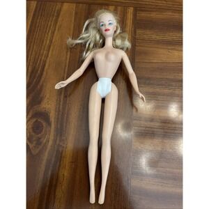1991 Mattel Barbie Doll Blonde Hair Red Lip Stick‎